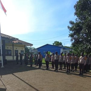 Wujud Kepedulian, Kapolres Sidrap Bersama PJU dan Bhayangkari Besuk Anggota yang Sakit