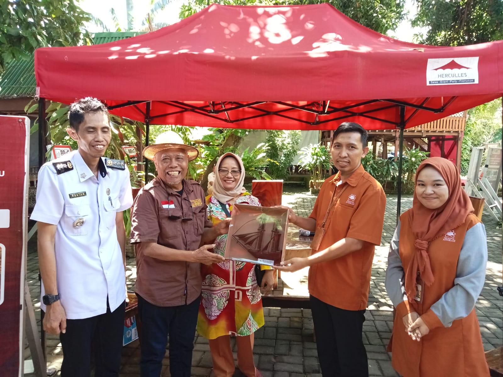 Siswa SMA Islam Athirah Bukit Baruga Berkunjung ke Balla Barakka
